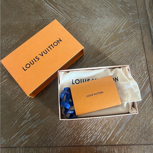 LV Authentic Double Zip Pochette! Purchased in Paris. - Picture 2 of 10